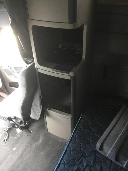 FREIGHTLINER CASCADIA 125