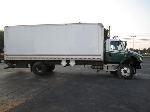 FREIGHTLINER M2 106