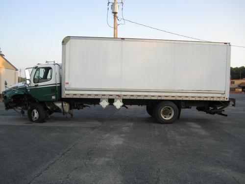 FREIGHTLINER M2 106