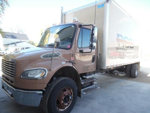 FREIGHTLINER M2 106