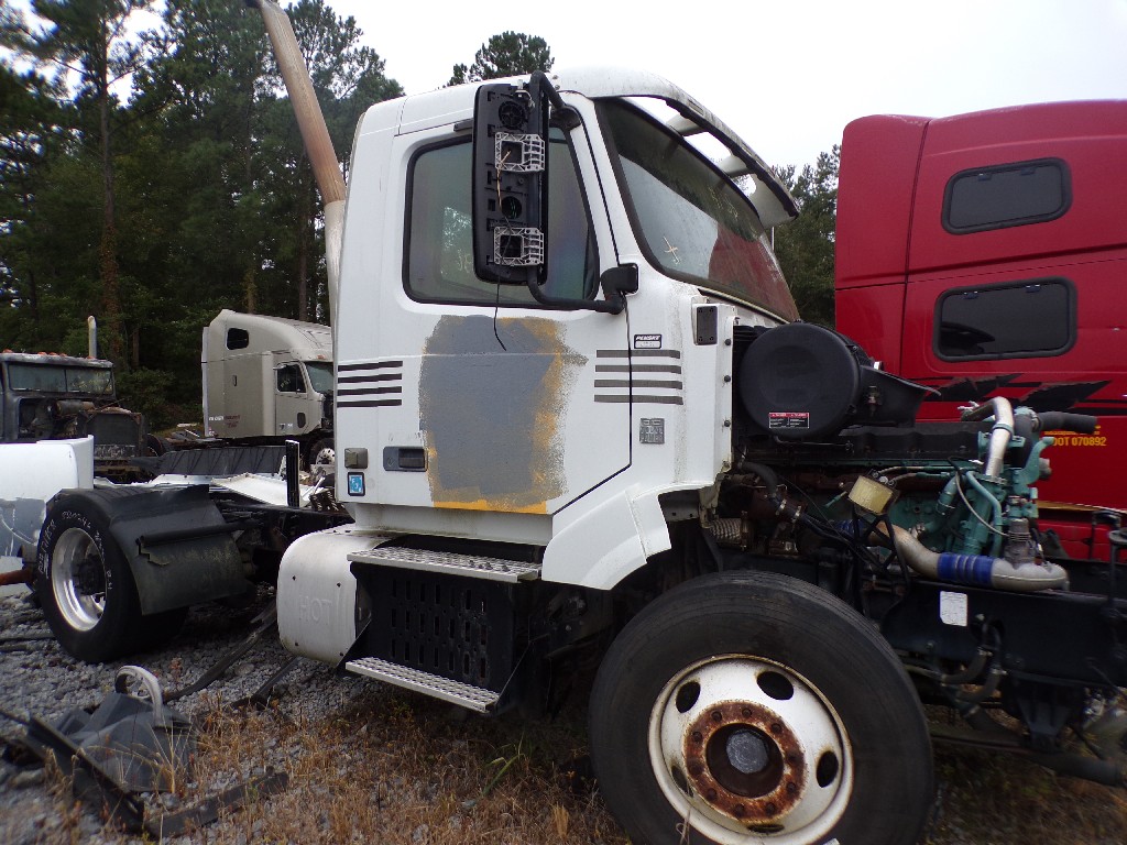 VOLVO VNL