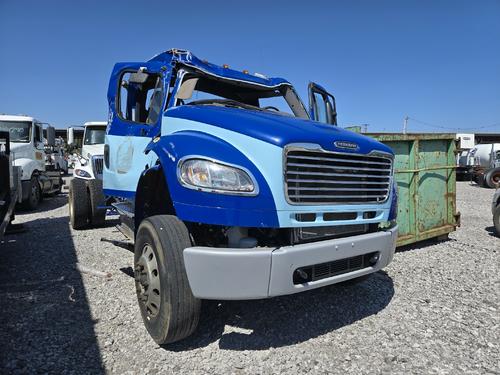 FREIGHTLINER M2 106