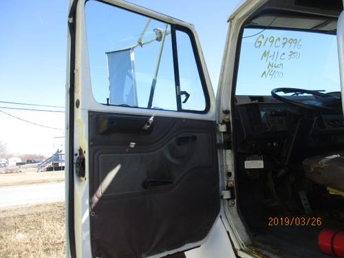 INTERNATIONAL F8200