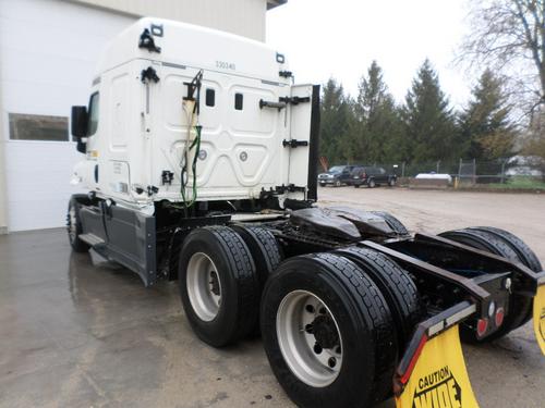 FREIGHTLINER CASCADIA 132