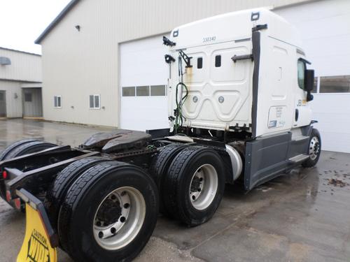 FREIGHTLINER CASCADIA 132