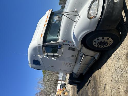 FREIGHTLINER COLUMBIA 120