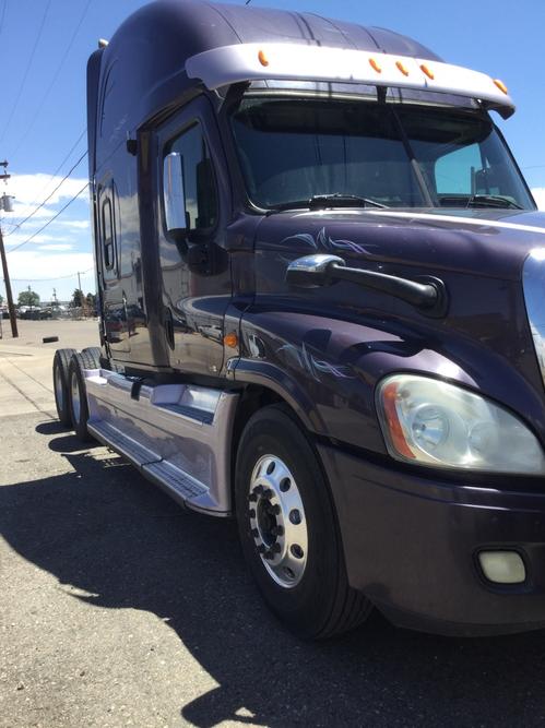 FREIGHTLINER CASCADIA 125