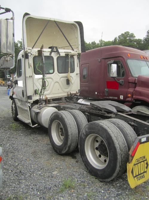 FREIGHTLINER CASCADIA 125