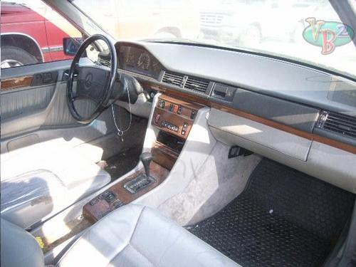 MERCEDES-BENZ MERCEDES 300E