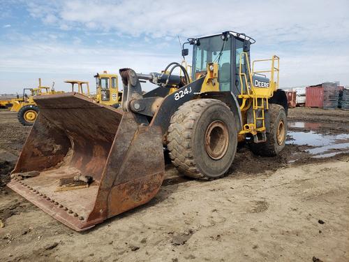 John Deere 824J