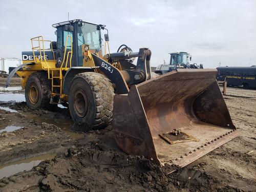 John Deere 824J