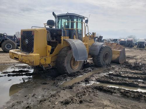 John Deere 824J