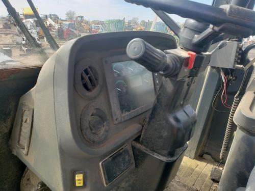 John Deere 824J