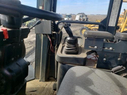 John Deere 824J