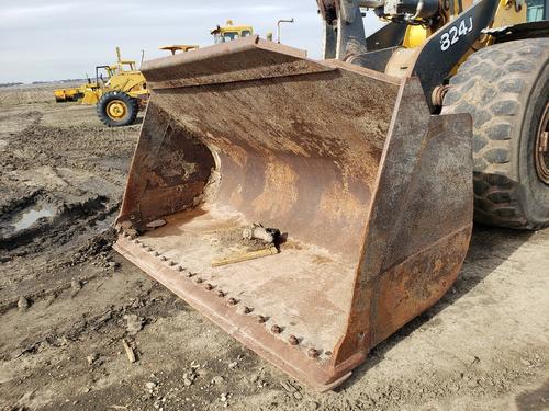 John Deere 824J