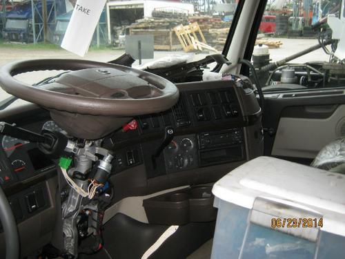 VOLVO VNL670