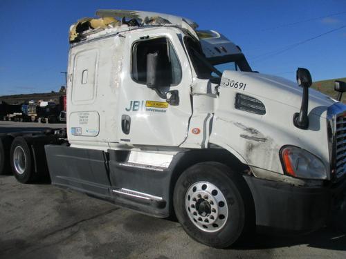 FREIGHTLINER CASCADIA 132