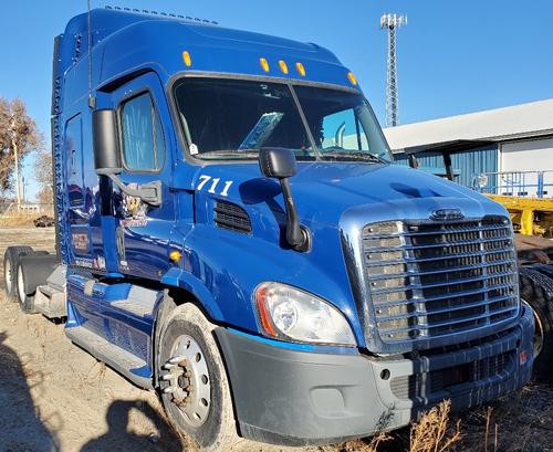 FREIGHTLINER CASCADIA 132