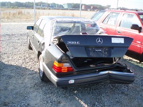 MERCEDES-BENZ MERCEDES 300E