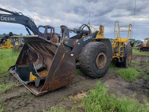 John Deere 824J