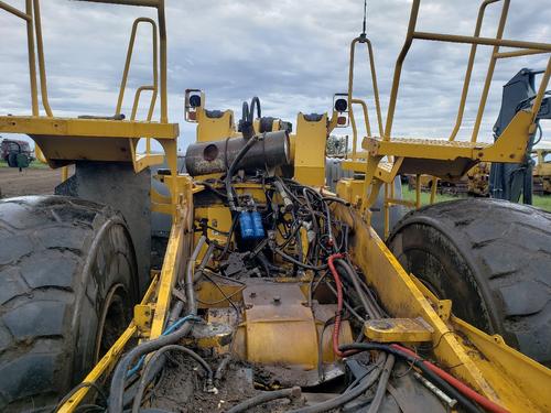 John Deere 824J