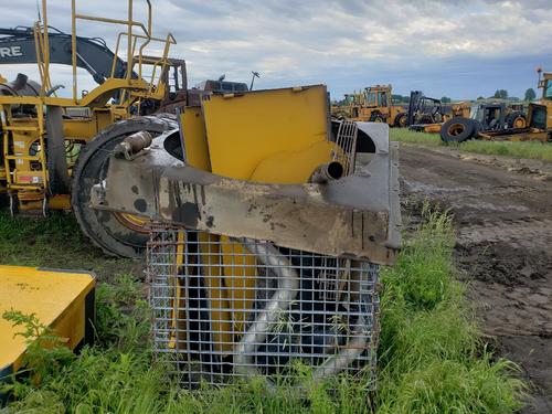John Deere 824J
