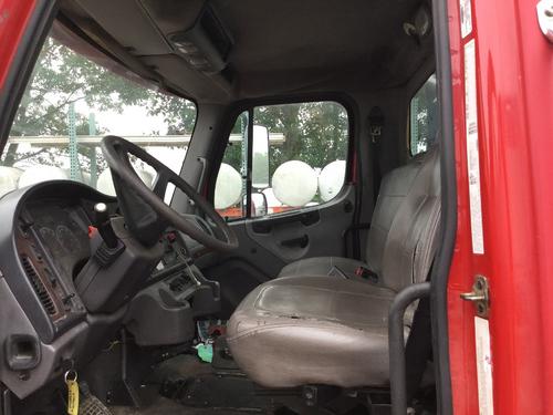 FREIGHTLINER M2 100