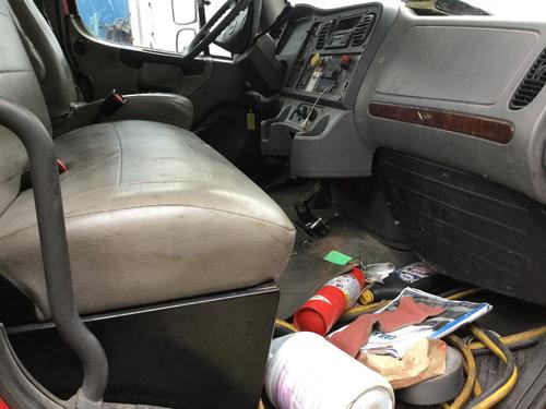 FREIGHTLINER M2 100
