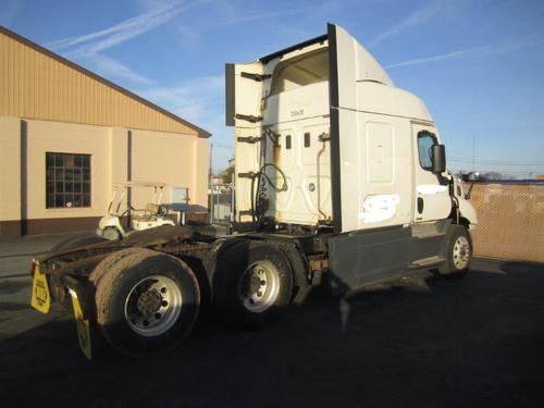 FREIGHTLINER CASCADIA 113