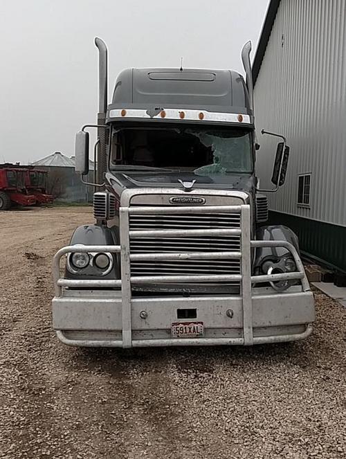 FREIGHTLINER CORONADO 132