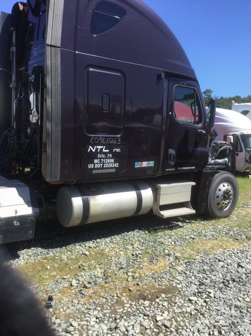 FREIGHTLINER CASCADIA 125