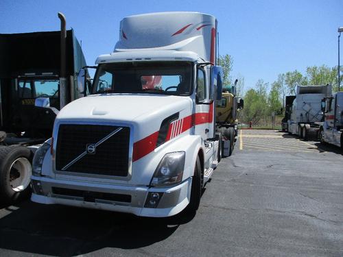 VOLVO VNL300