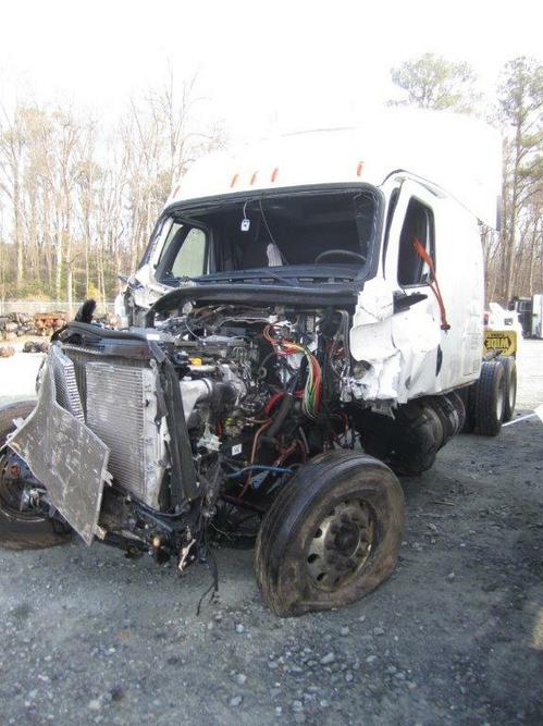 FREIGHTLINER CASCADIA 126