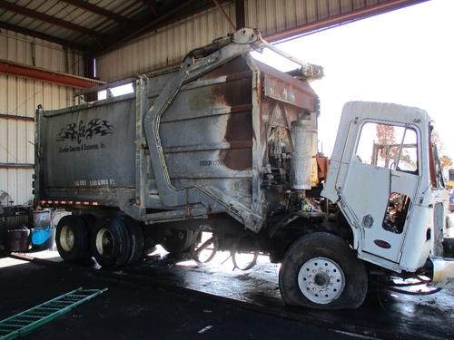 PETERBILT 320