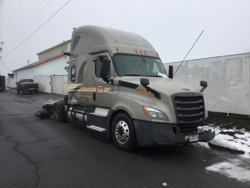 FREIGHTLINER CASCADIA 126