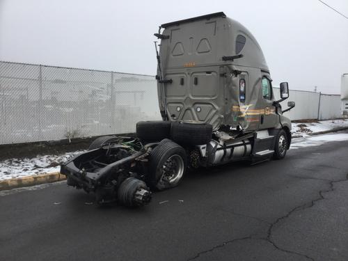 FREIGHTLINER CASCADIA 126