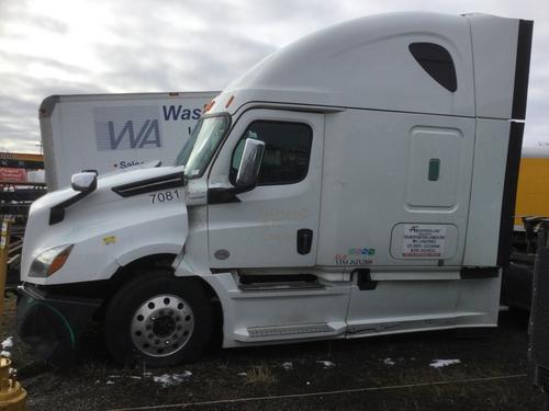 FREIGHTLINER CASCADIA 126