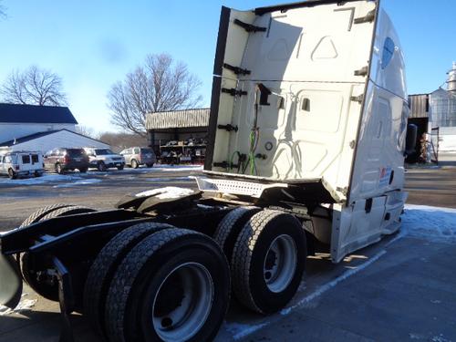FREIGHTLINER CASCADIA 126