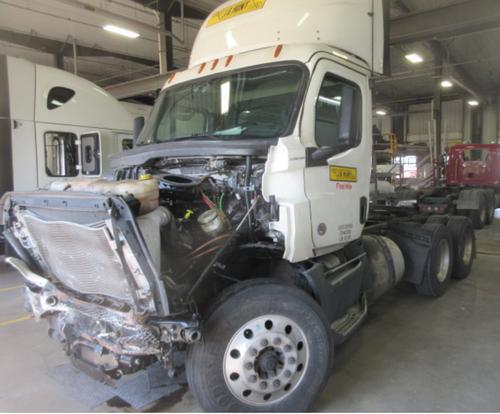 FREIGHTLINER CASCADIA 126