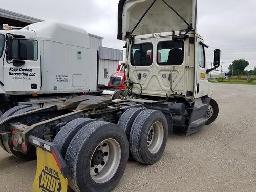 FREIGHTLINER CASCADIA 126