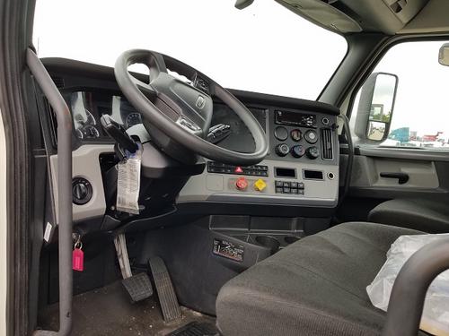 FREIGHTLINER CASCADIA 126