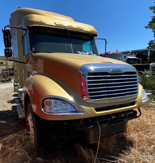 FREIGHTLINER COLUMBIA 120