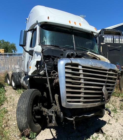 FREIGHTLINER CASCADIA 113