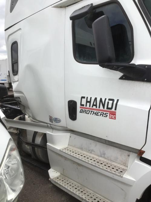 FREIGHTLINER CASCADIA 126