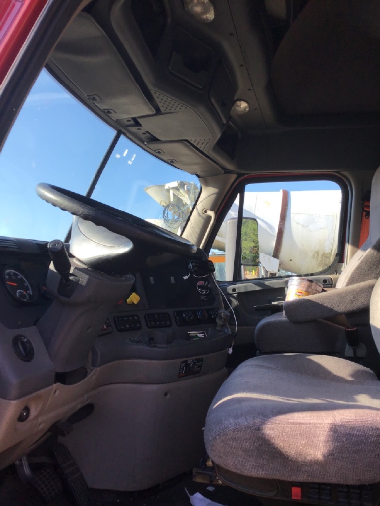 FREIGHTLINER CASCADIA 125