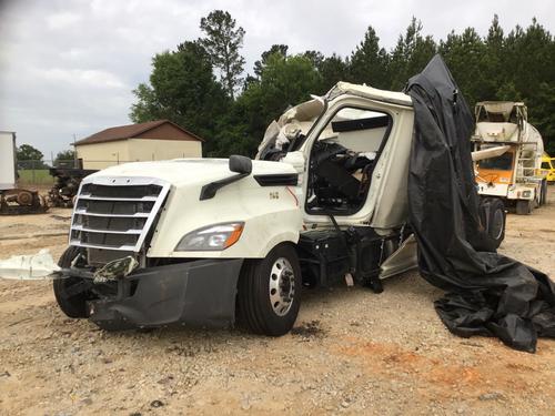 FREIGHTLINER CASCADIA 126