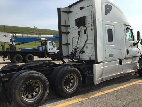 FREIGHTLINER CASCADIA 125