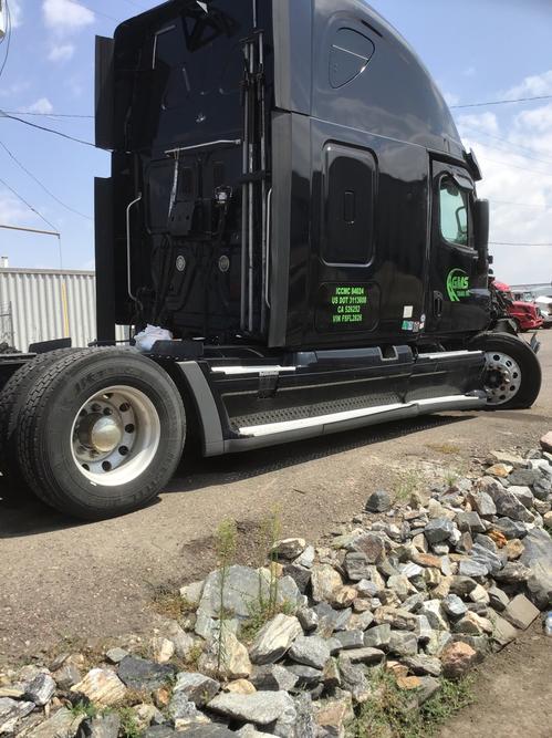FREIGHTLINER CASCADIA 113
