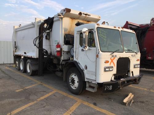 PETERBILT 320