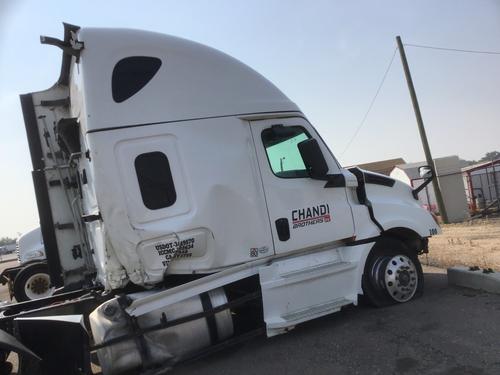 FREIGHTLINER CASCADIA 126